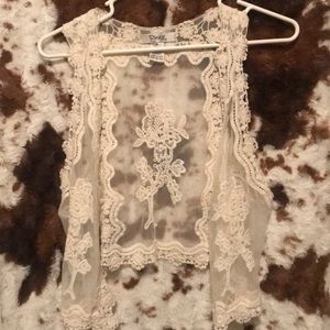 Woman’s medium shirt lace komno